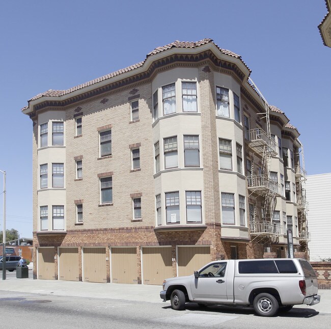 1895 Chestnut St in San Francisco, CA - Foto de edificio - Building Photo