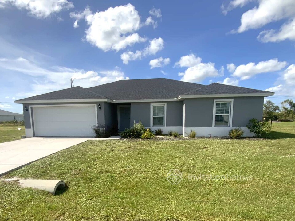 458 NE 1st Ave in Cape Coral, FL - Building Photo