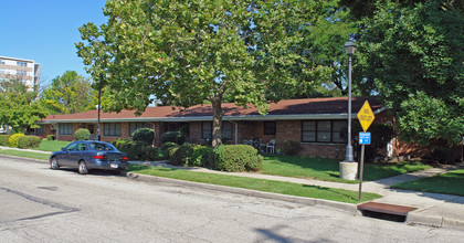 Park Manor in Dayton, OH - Building Photo - Building Photo