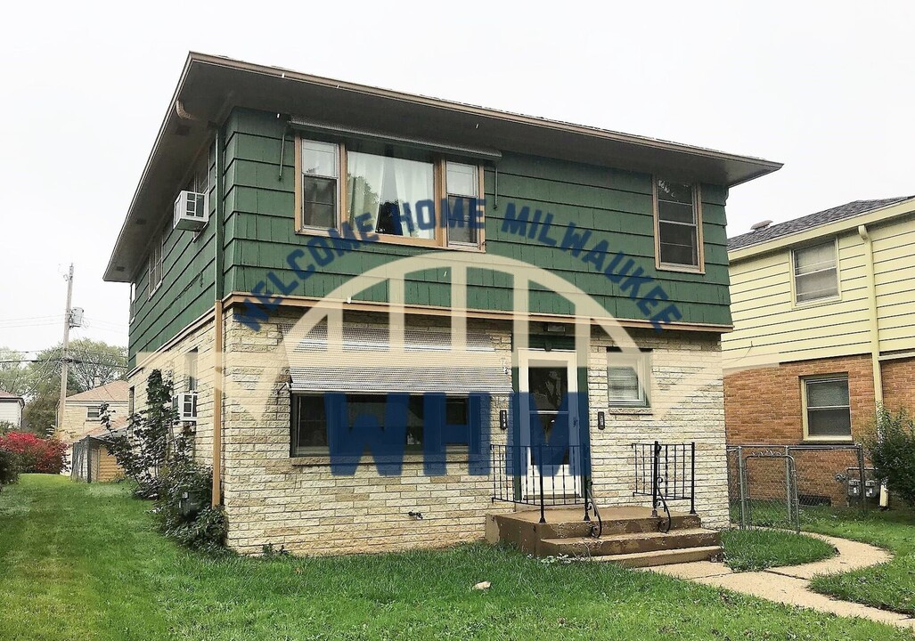 4074 N 85th St in Milwaukee, WI - Building Photo