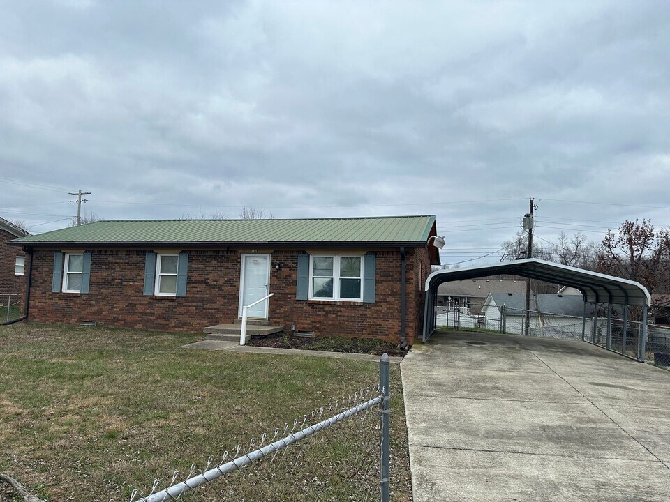 108 Cherrywood Dr in Vine Grove, KY - Building Photo