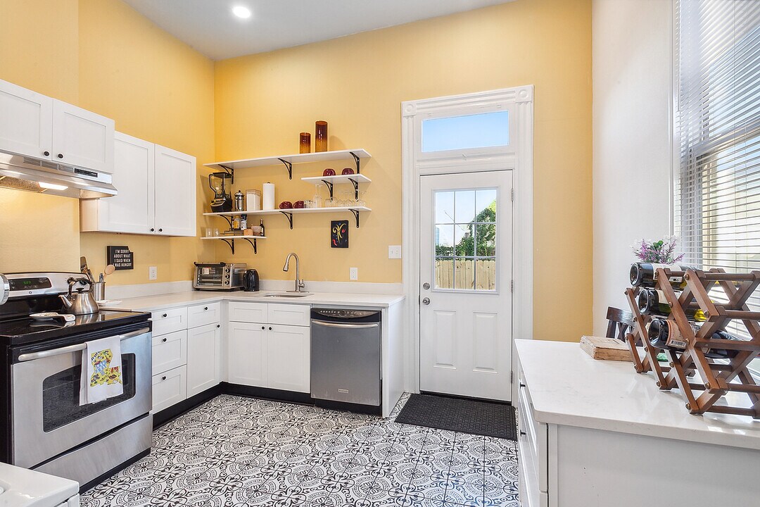 2721 General Taylor St, Unit 2721 in New Orleans, LA - Building Photo