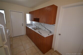 632 NE 85th St-Unit -6 in Miami, FL - Building Photo - Building Photo