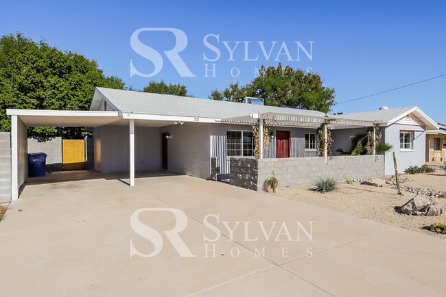 2020 W Pershing Ave in Phoenix, AZ - Building Photo - Building Photo