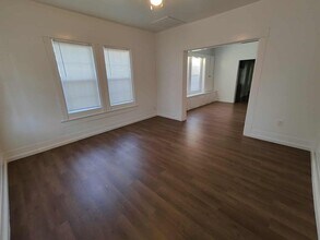 2605 Birmingham Ave in Dallas, TX - Foto de edificio - Building Photo