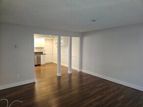 1906 Rockefeller Ln, Unit D in Redondo Beach, CA - Foto de edificio - Building Photo