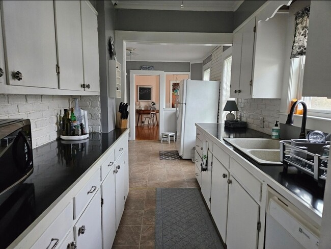 31 Gardner St, Unit 1 in Salisbury, MA - Building Photo - Building Photo