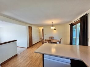 1798 Chateau Dr in Green Bay, WI - Building Photo - Building Photo