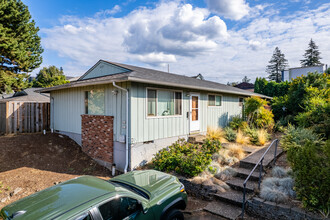 9004-9026 NE Oregon St in Portland, OR - Building Photo - Primary Photo