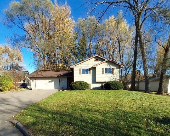 222 10th St in Hudson, WI - Building Photo - Building Photo