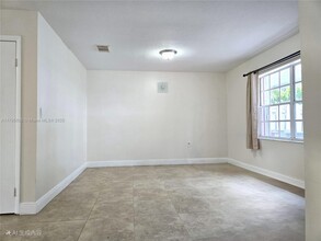 12423 NW 7th Ln in Miami, FL - Building Photo - Building Photo