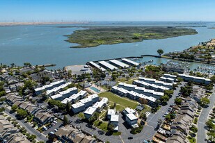 Marina Heights Apartments in Pittsburg, CA - Building Photo