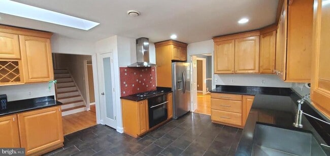 property at 2521 Farrier Ln