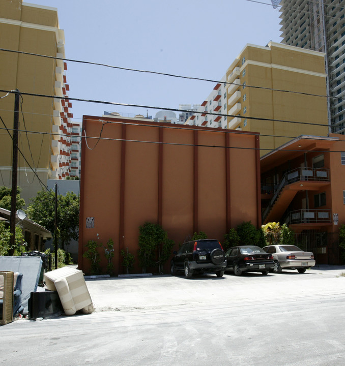 1021 SW 1st Ave in Miami, FL - Building Photo