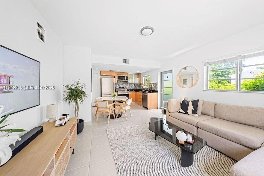 1050 7th St, Unit 1050-3 in Miami Beach, FL - Foto de edificio