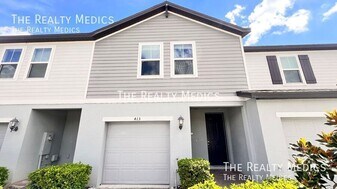 413 Legacy Lp in Davenport, FL - Building Photo