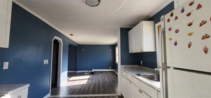 15 Hollywood Dr in Shirley, NY - Building Photo - Building Photo
