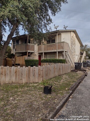 5827 Shadow Glen-Unit -4 -UP in San Antonio, TX - Building Photo