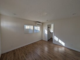1849 E Poinsettia St, Unit 1849 1/2 in Long Beach, CA - Building Photo