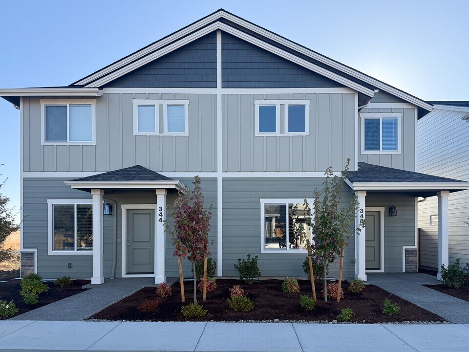 344 SE Shetterly Dr in Dallas, OR - Building Photo