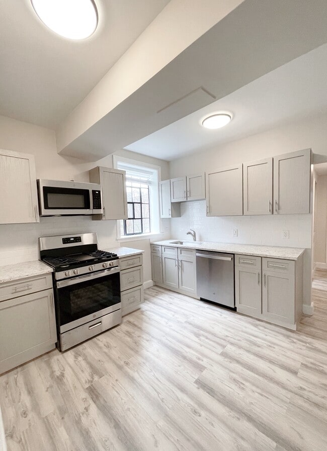 98 Sewall Ave, Unit A in Brookline, MA - Building Photo - Building Photo