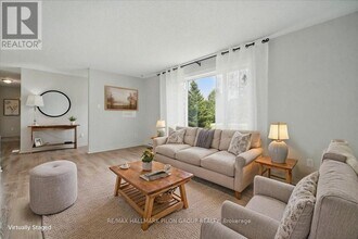 1125 Barnett Dr in Ottawa, ON - Building Photo - Building Photo