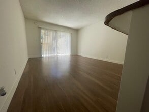 1953 Overland Avenue, in Los Angeles, CA - Foto de edificio - Interior Photo