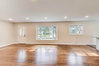 950 N Haddow Ave in Arlington Heights, IL - Building Photo - Building Photo