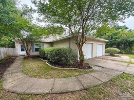 3227 E Gonzalez St in Pensacola, FL - Building Photo
