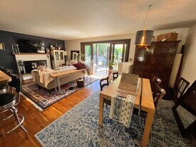 1709 Avalon Pl in Hood River, OR - Building Photo