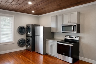 2115 Broadway Avenue J in Galveston, TX - Building Photo - Building Photo