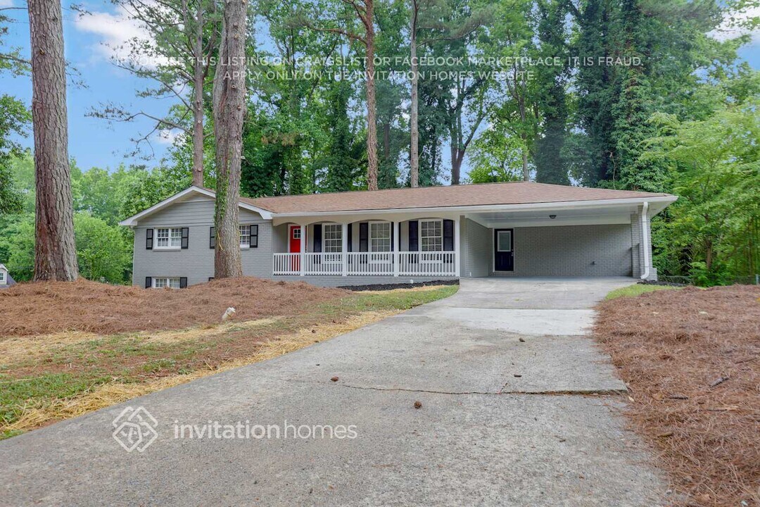 1801 Romans Dr in Marietta, GA - Foto de edificio