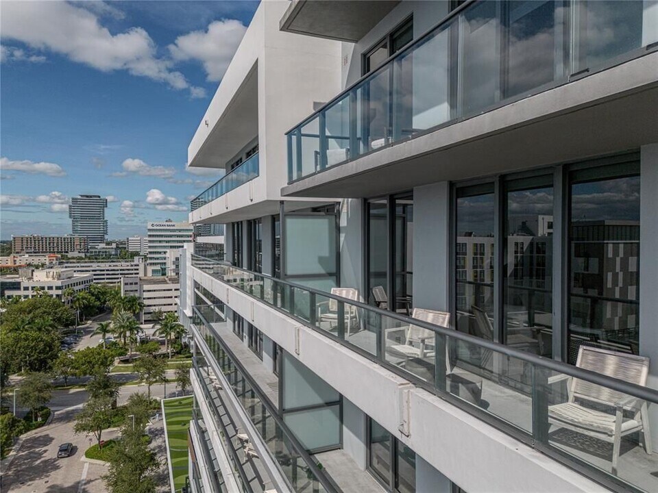 2960 NE 207th St in Aventura, FL - Building Photo