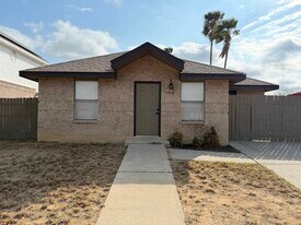 5816 Longoria Loop in Laredo, TX - Building Photo