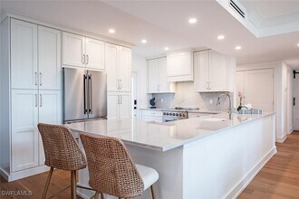 400 Park Shore Dr in Naples, FL - Building Photo - Building Photo
