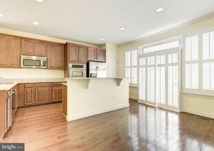 3307 Kemper Rd in Arlington, VA - Building Photo - Building Photo
