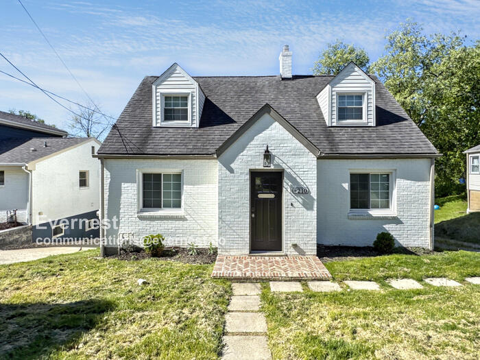 210 Rosecrest Dr in Monroeville, PA - Building Photo