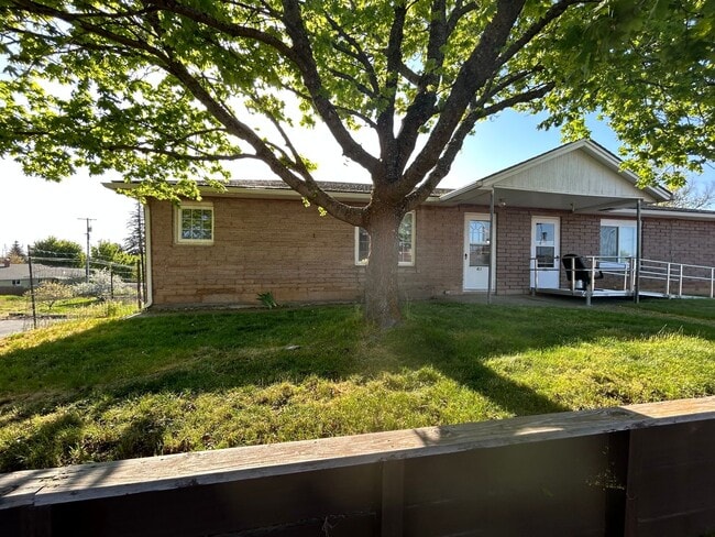 property at 409-411 S Roosevelt Ave