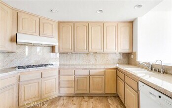 63 Ocean Vista in Newport Beach, CA - Building Photo - Building Photo