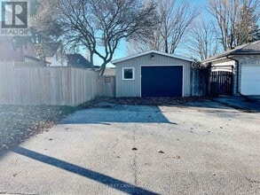 64 Edward St in St Thomas, ON - Building Photo - Building Photo