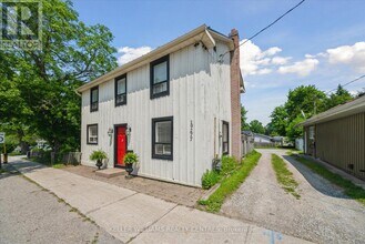 19277 Yonge St in East Gwillimbury, ON - Building Photo - Building Photo