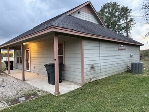 209 6th St in Dobbin, TX - Building Photo - Building Photo