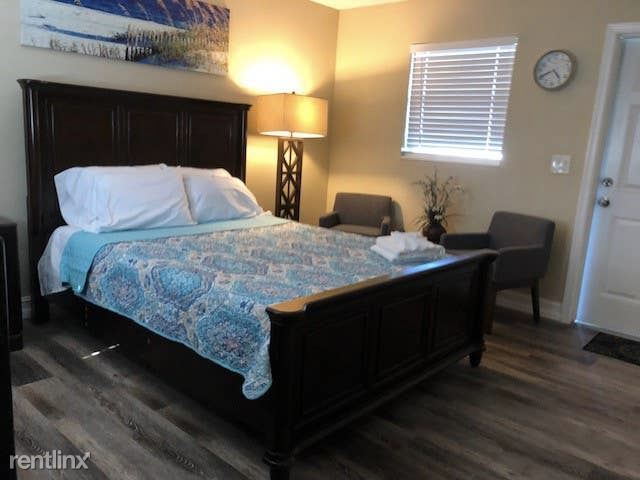 2135 NE Dixie Hwy in Jensen Beach, FL - Foto de edificio