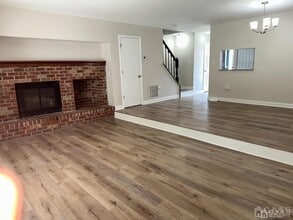 14 Albury Way in North Brunswick, NJ - Building Photo - Building Photo