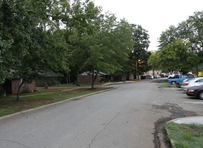 Pendleton Gardens in Pendleton, SC - Building Photo - Building Photo