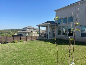 7100 Jument Dr in Austin, TX - Foto de edificio - Building Photo