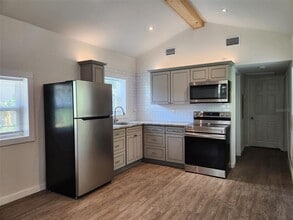 198 Broad St in Masaryktown, FL - Building Photo - Building Photo