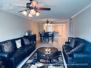 2264 Winkler Ave in Ft. Myers, FL - Building Photo - Building Photo