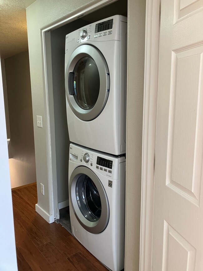 3924 SE Gladstone St in Portland, OR - Building Photo - Building Photo