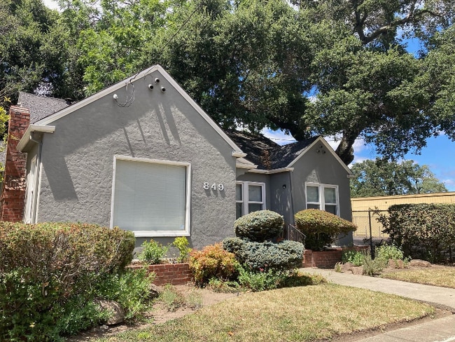 849 5th St in Santa Rosa, CA - Building Photo - Building Photo